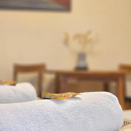 Doppelzimmer 1 I Geteiltes Bad & Kueche I Mit Dem Nur 4 Min Bis Zum Hauptbahnhof Homestay *