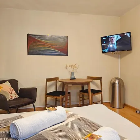 منزل للإقامة Doppelzimmer In Privathaus I Geteiltes Bad & Kueche I Mit Dem 4 Min Bis Zum Hauptbahnhof فرايبورغ
