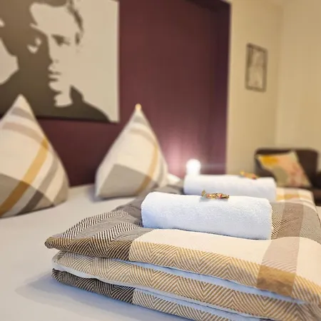 Doppelzimmer 1 I Geteiltes Bad & Kueche I Mit Dem Nur 4 Min Bis Zum Hauptbahnhof Homestay