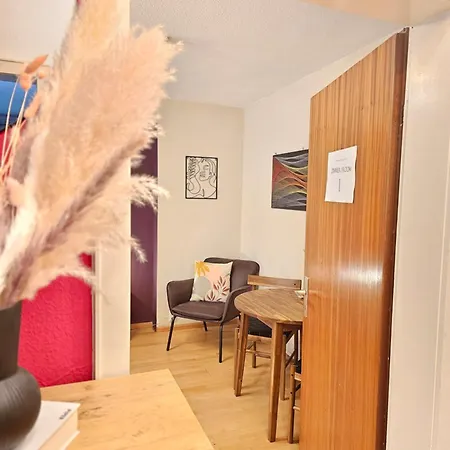 منزل للإقامة Doppelzimmer In Privathaus I Geteiltes Bad & Kueche I Mit Dem 4 Min Bis Zum Hauptbahnhof *