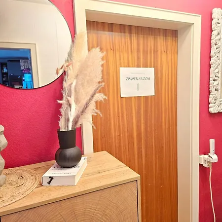 Doppelzimmer 1 I Geteiltes Bad & Kueche I Mit Dem Nur 4 Min Bis Zum Hauptbahnhof * פרייבורג