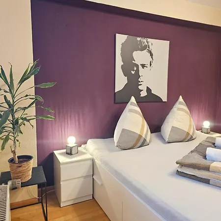 Δωμάτια σε οικογενειακή κατοικία Doppelzimmer In Privathaus I Geteiltes Bad & Kueche I Mit Dem 4 Min Bis Zum Hauptbahnhof *