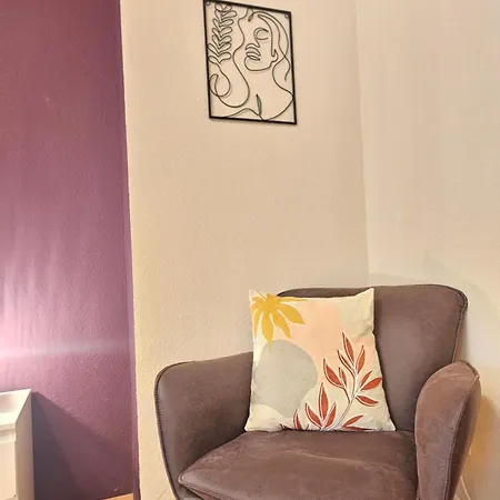 Doppelzimmer In Privathaus I Geteiltes Bad & Kueche I Mit Dem 4 Min Bis Zum Hauptbahnhof *