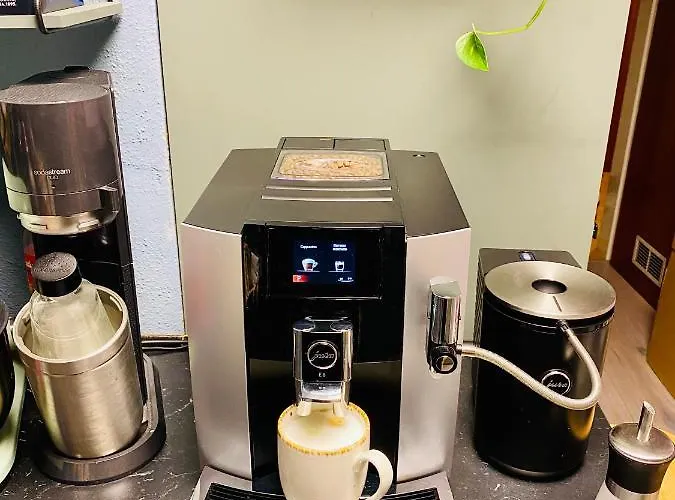 Doppelzimmer 1 I Geteiltes Bad&küche I Mit Dem Nur 4 Min Bis Zum Hauptbahnhof Habitación en casa particular