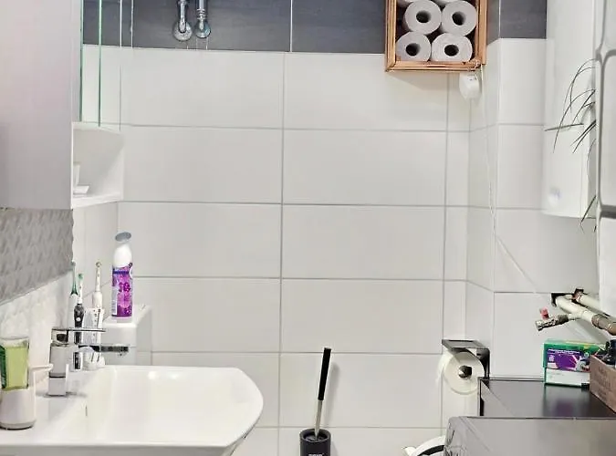 Doppelzimmer 1 I Geteiltes Bad&küche I Mit Dem Nur 4 Min Bis Zum Hauptbahnhof Habitación en casa particular