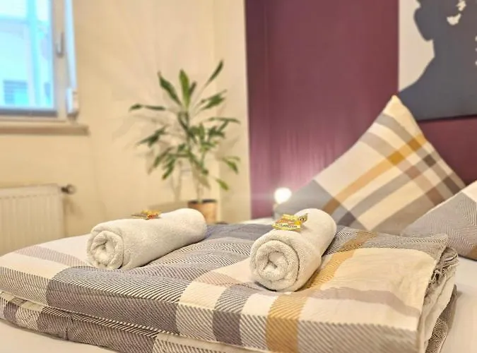 Doppelzimmer 1 I Geteiltes Bad&küche I Mit Dem Nur 4 Min Bis Zum Hauptbahnhof Habitación en casa particular *