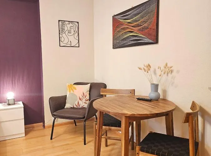 Doppelzimmer 1 I Geteiltes Bad&küche I Mit Dem Nur 4 Min Bis Zum Hauptbahnhof Habitación en casa particular *